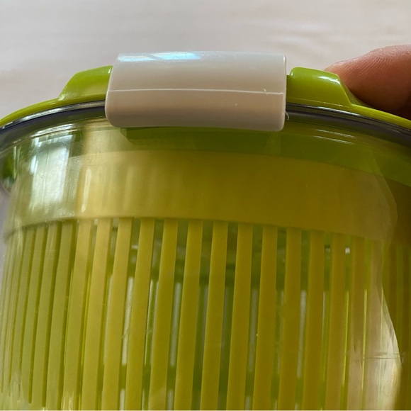 Salad Spinner - Picture 5 of 12